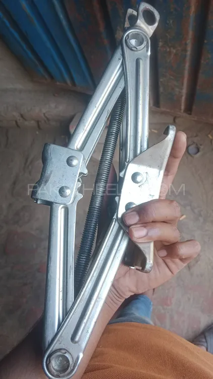 car jack Image-1