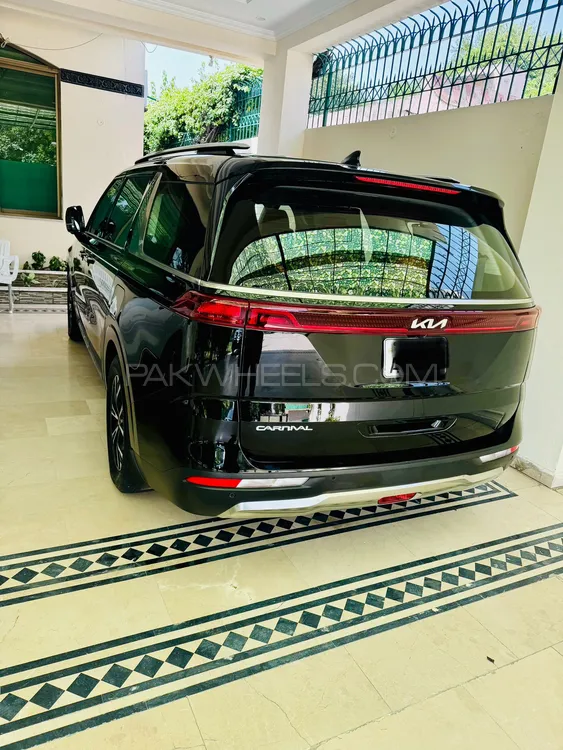 KIA Carnival 2023 for Sale in Lahore Image-1