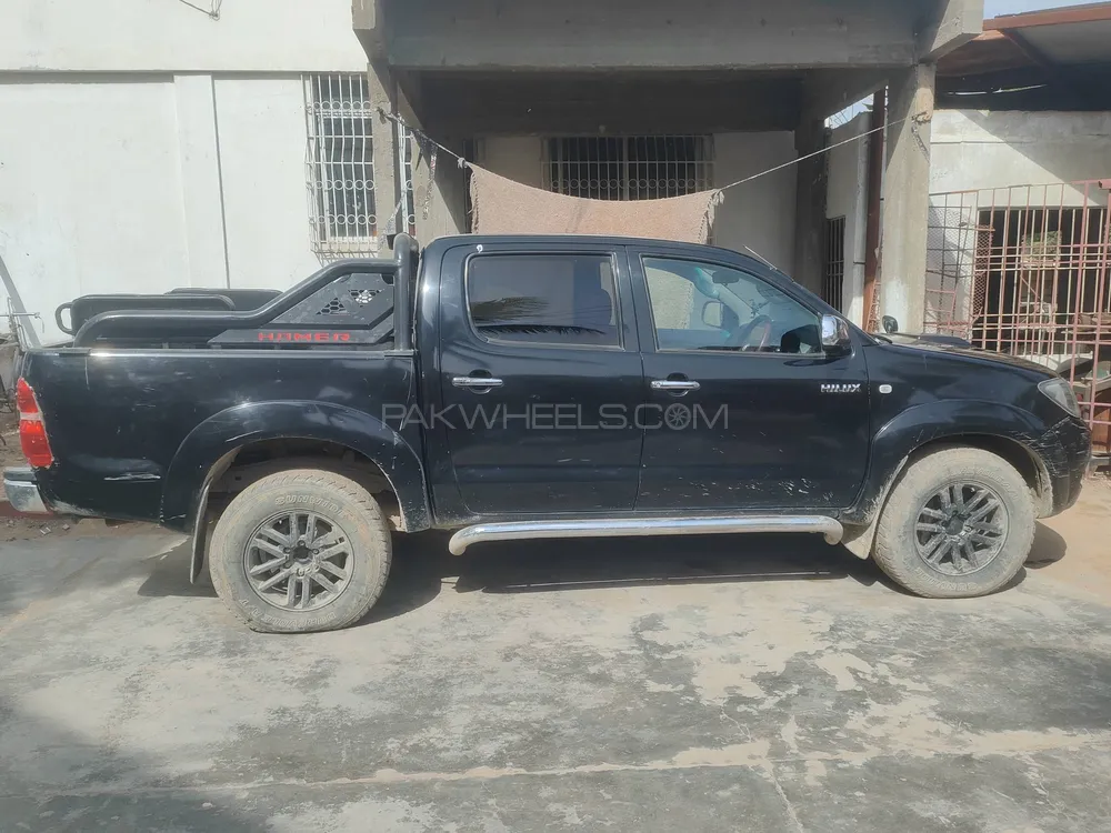 Toyota Hilux 2009 for Sale in Karachi Image-1