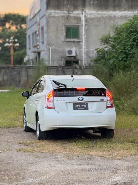 Toyota Prius 2013 for Sale in Sialkot Image-1