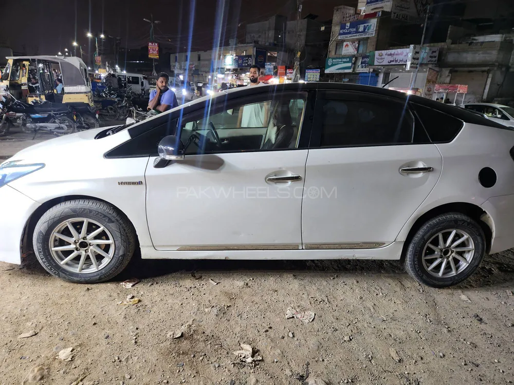 Toyota Prius 2011 for Sale in Karachi Image-1