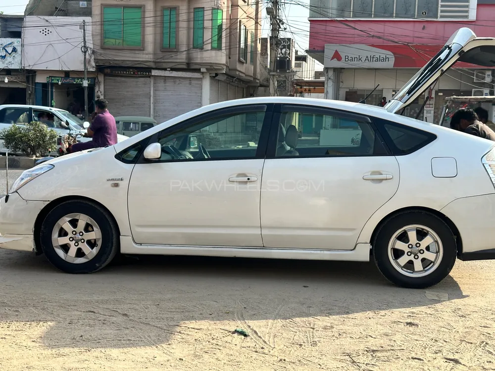 Toyota Prius 2007 for Sale in Burewala Image-1