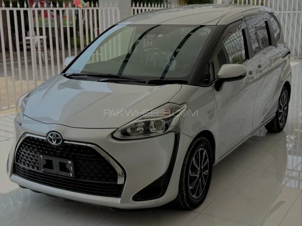 Toyota Sienta 2018 for Sale in Peshawar Image-1