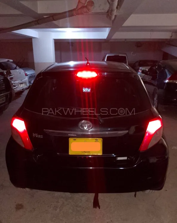 Toyota Vitz 2011 for Sale in Karachi Image-1