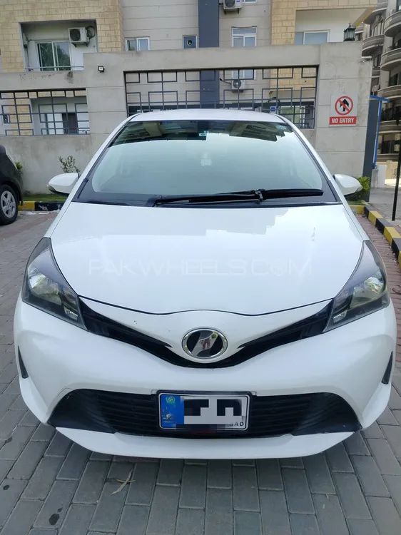 Toyota Vitz 2016 for Sale in Islamabad Image-1
