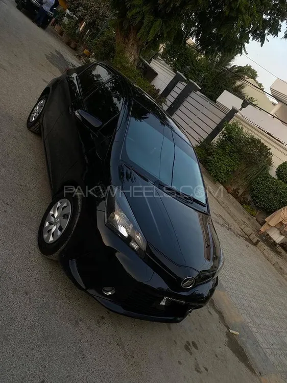 Toyota Vitz 2015 for Sale in Karachi Image-1