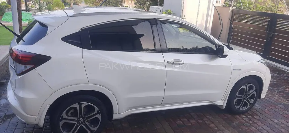 Honda Vezel 2015 for Sale in Islamabad Image-1