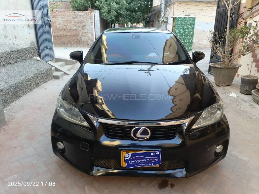 Lexus CT200h 2011 for Sale in Multan Image-1