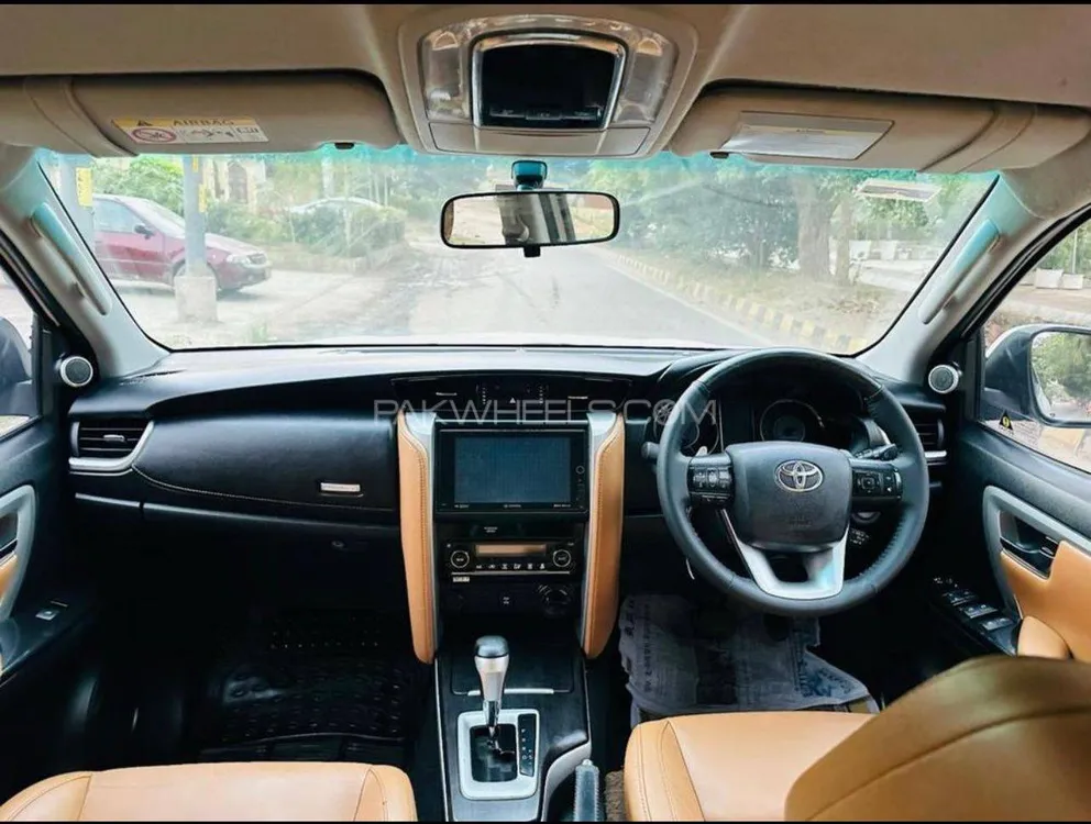Toyota Fortuner 2017 for Sale in Karachi Toyota Fortuner 2017 for Sale in Karachi Image-10