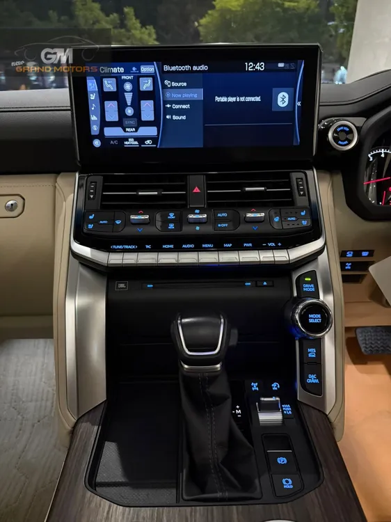 Toyota Land Cruiser 2022 for Sale in Karachi Toyota Land Cruiser 2022 for Sale in Karachi Image-4