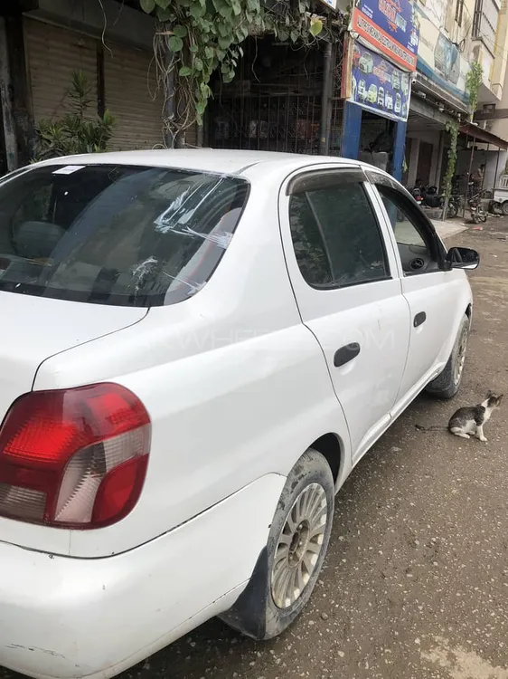 Toyota Platz 2001 for Sale in Karachi Image-1