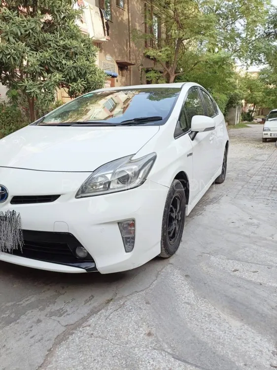 Toyota Prius 2015 for Sale in Islamabad Image-1
