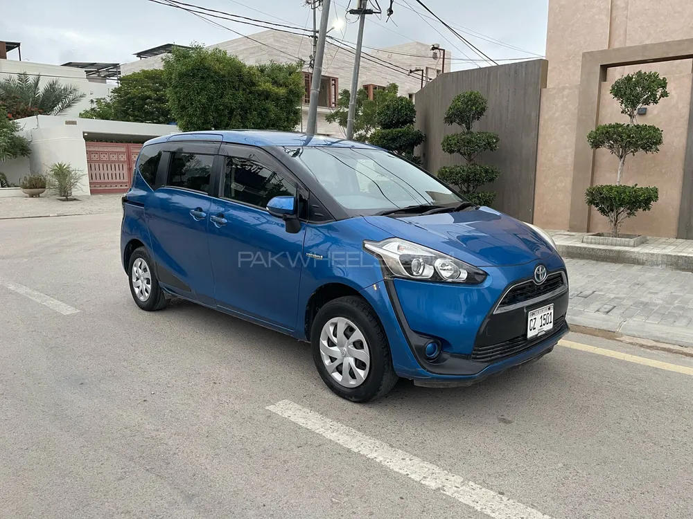 Toyota Sienta 2015 for Sale in Karachi Image-1