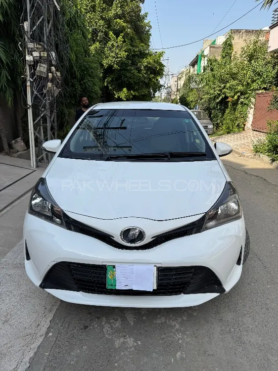 Toyota Vitz 2015 for Sale in Lahore Image-1