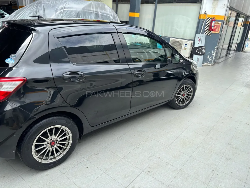 Toyota Vitz 2018 for Sale in Karachi Image-1