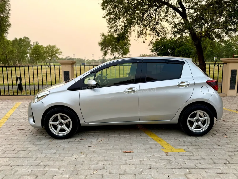 Toyota Vitz 2018 for Sale in Sialkot Image-1