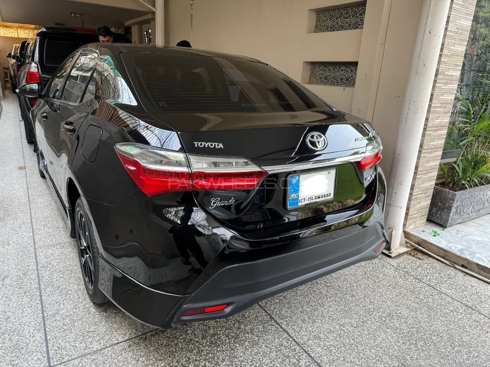 Toyota Corolla 2021 for Sale in Islamabad Image-1