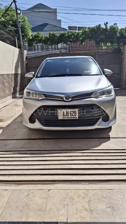 Toyota Corolla Axio 2015 for Sale in Rahim Yar Khan Image-1