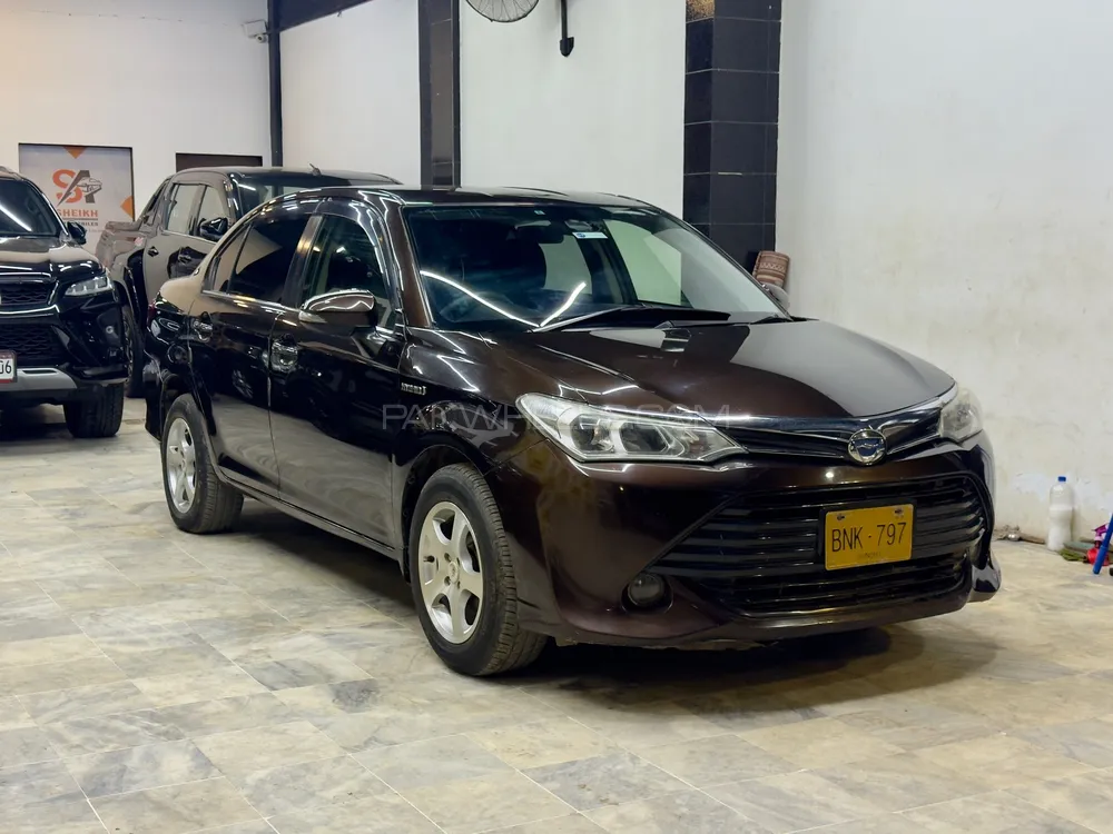 Toyota Corolla Axio 2015 for Sale in Karachi Image-1