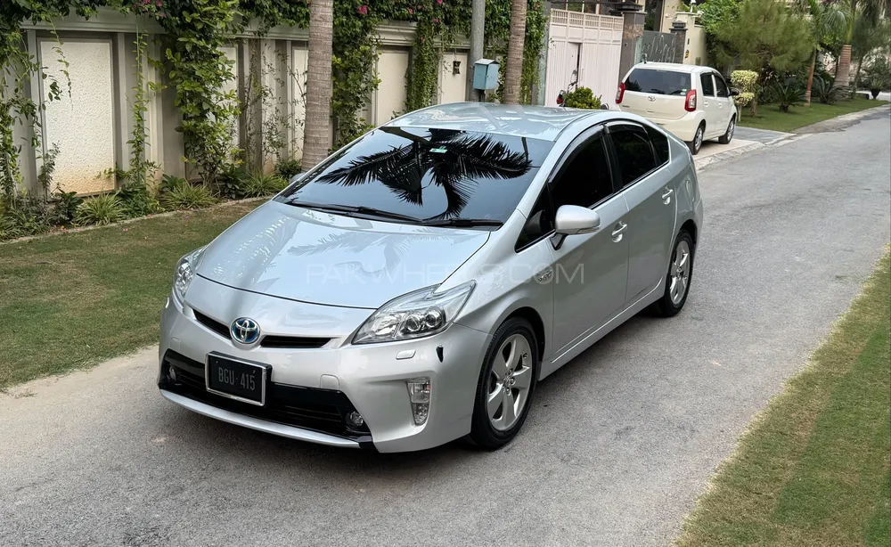Toyota Prius 2013 for Sale in Peshawar Image-1