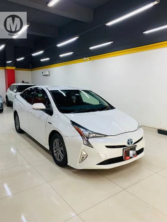 Toyota Prius 2016 for Sale in Karachi Image-1