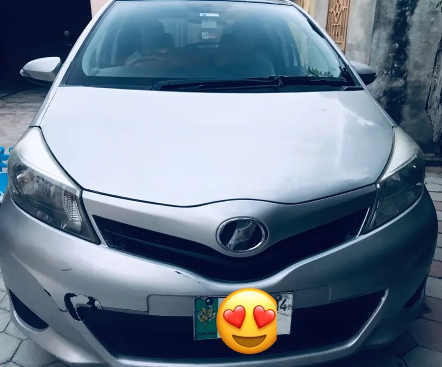 Toyota Vitz 2011 for Sale in Attock Image-1