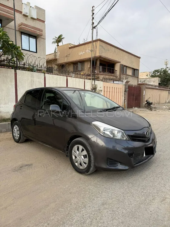 Toyota Vitz 2011 for Sale in Karachi Image-1