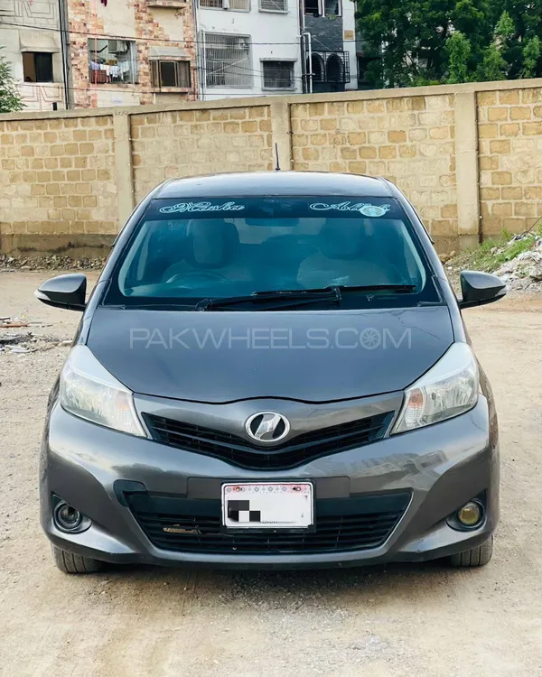 Toyota Vitz 2013 for Sale in Karachi Image-1