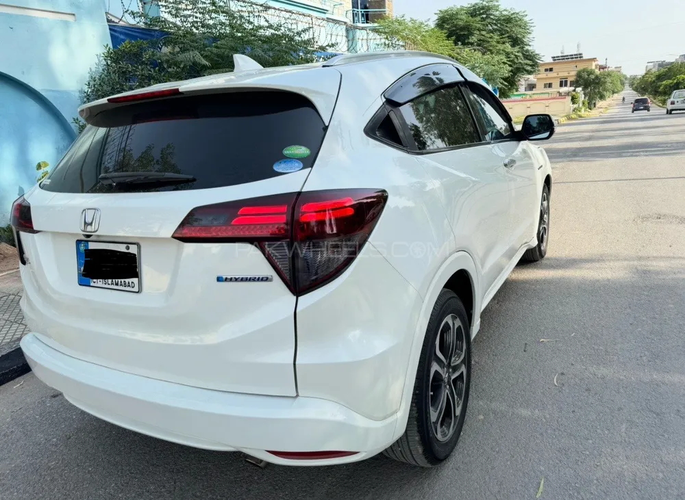 Honda Vezel 2015 for Sale in Islamabad Image-1