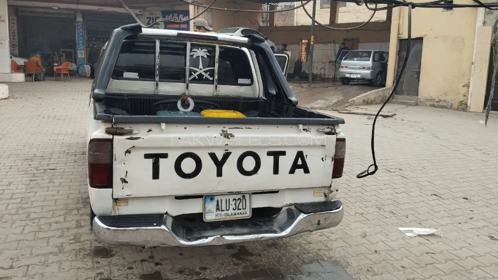 Toyota Hilux 2004 for Sale in Rawalpindi Image-1