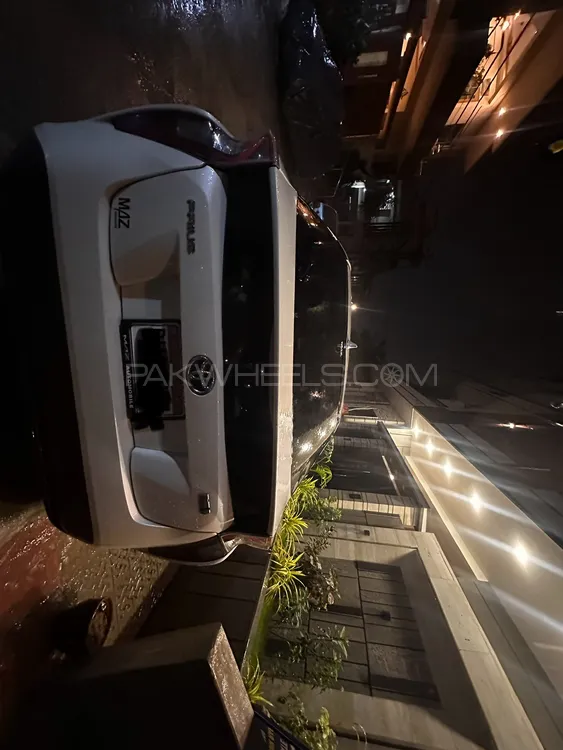Toyota Prius 2015 for Sale in Karachi Image-1
