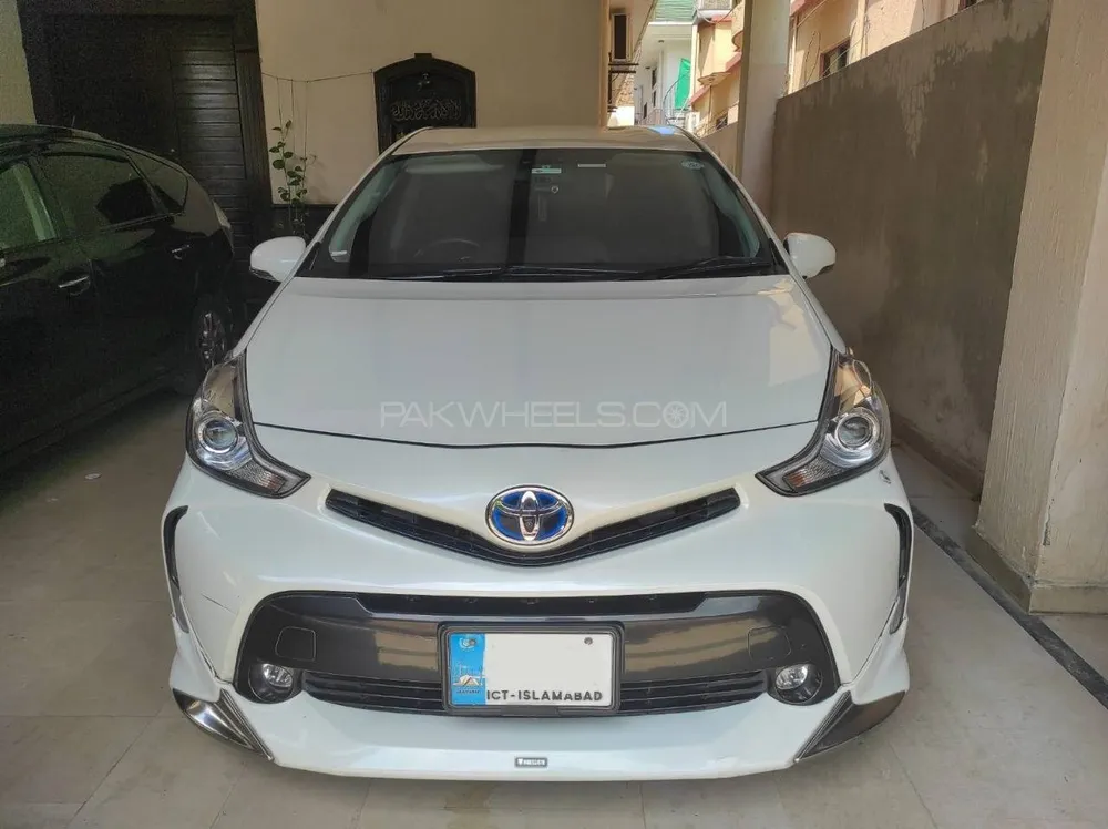 Toyota Prius Alpha 2016 for Sale in Rawalpindi Image-1