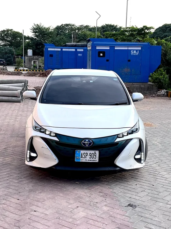 Toyota Prius 2017 for Sale in Islamabad Image-1