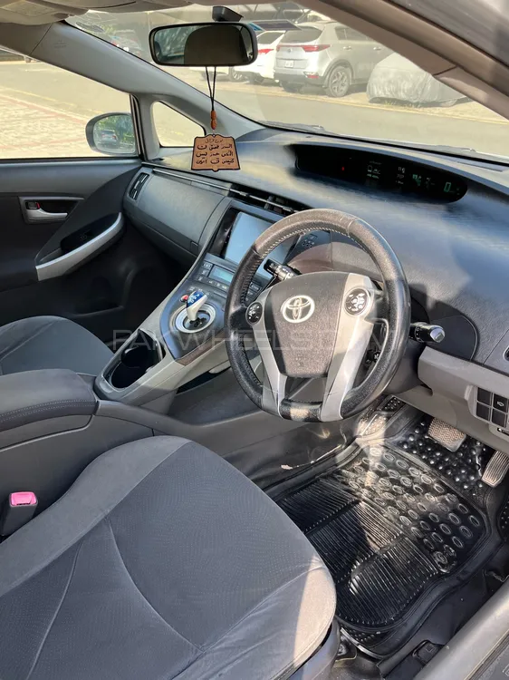 Toyota Prius 2011 for Sale in Lahore Toyota Prius 2011 for Sale in Lahore Image-11