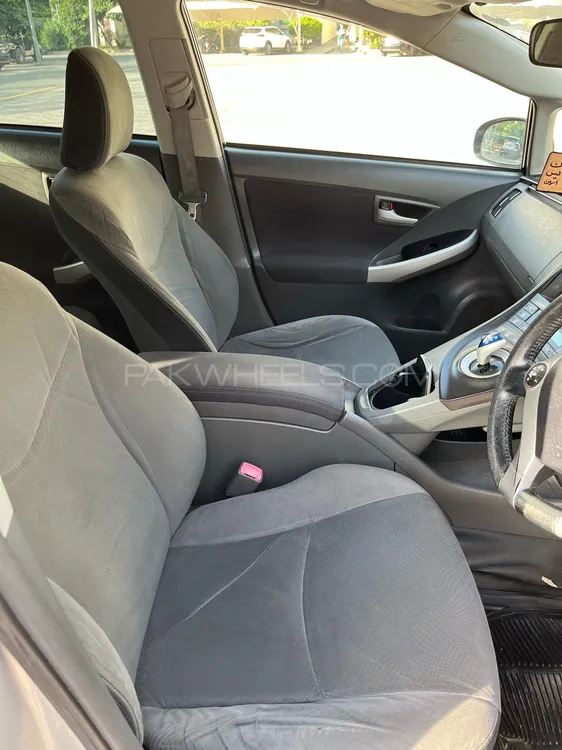 Toyota Prius 2011 for Sale in Lahore Toyota Prius 2011 for Sale in Lahore Image-10