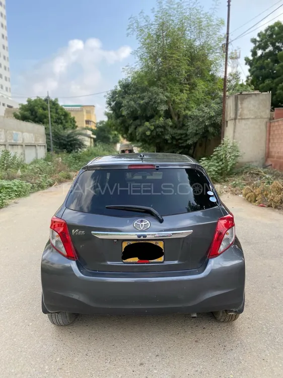 Toyota Vitz 2011 for Sale in Karachi Image-1