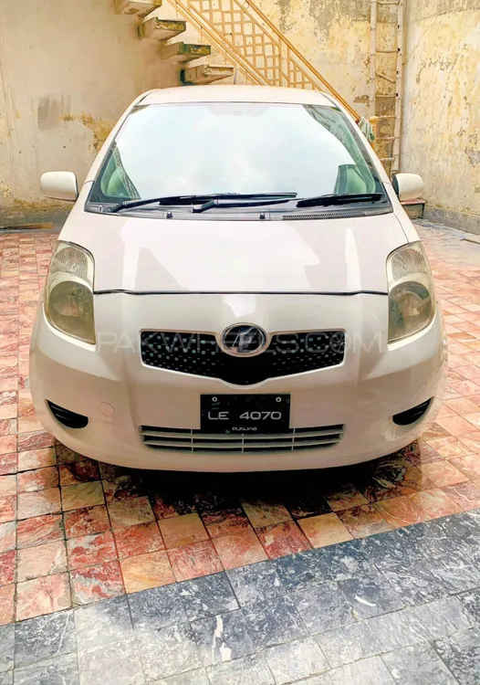 Toyota Vitz 2007 for Sale in Mardan Image-1