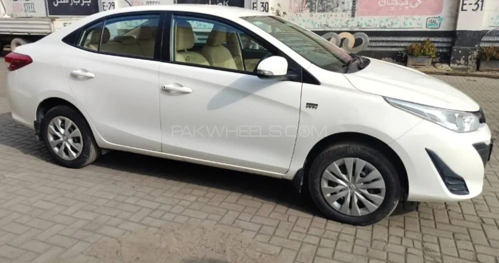 Toyota Yaris Sedan 2022 for Sale in Karachi Image-1