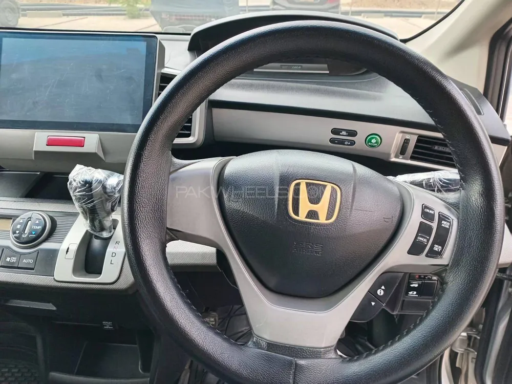 Honda Freed 2017 for Sale in Karachi Image-1