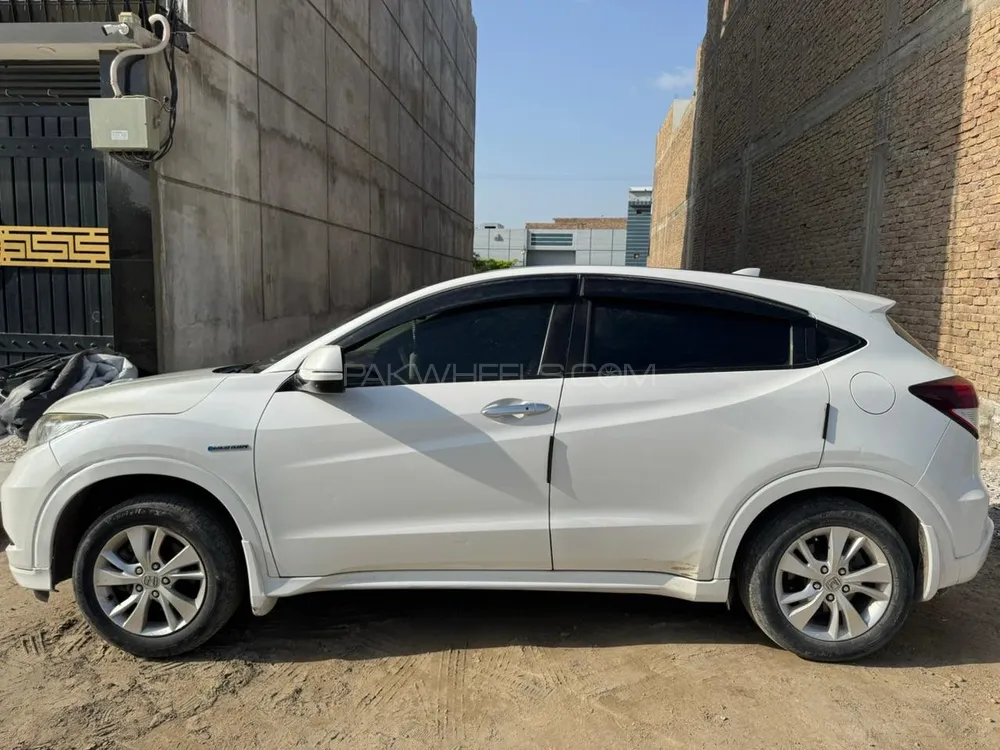 Honda Vezel 2014 for Sale in Karachi Image-1