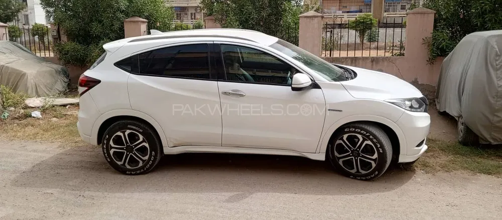 Honda Vezel 2015 for Sale in Karachi Image-1