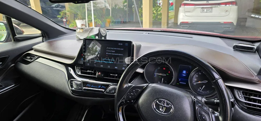 Toyota C-HR 2017 for Sale in Daharki Toyota C-HR 2017 for Sale in Daharki Image-4