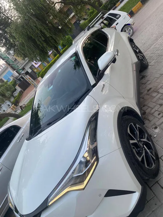 Toyota C-HR 2017 for Sale in Islamabad Image-1