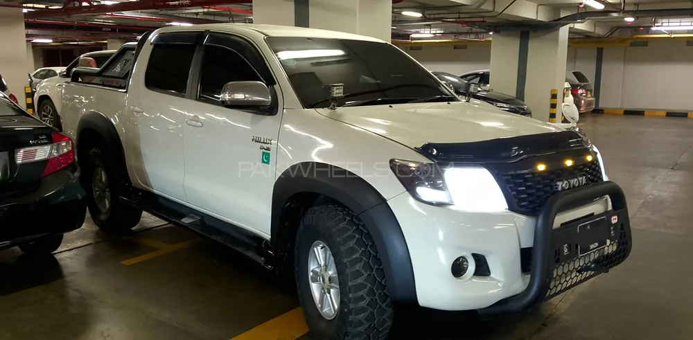 Toyota Hilux 2014 for Sale in Karachi Image-1