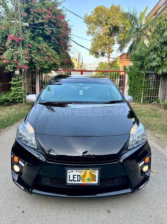 Toyota Prius 2013 for Sale in Lahore Image-1