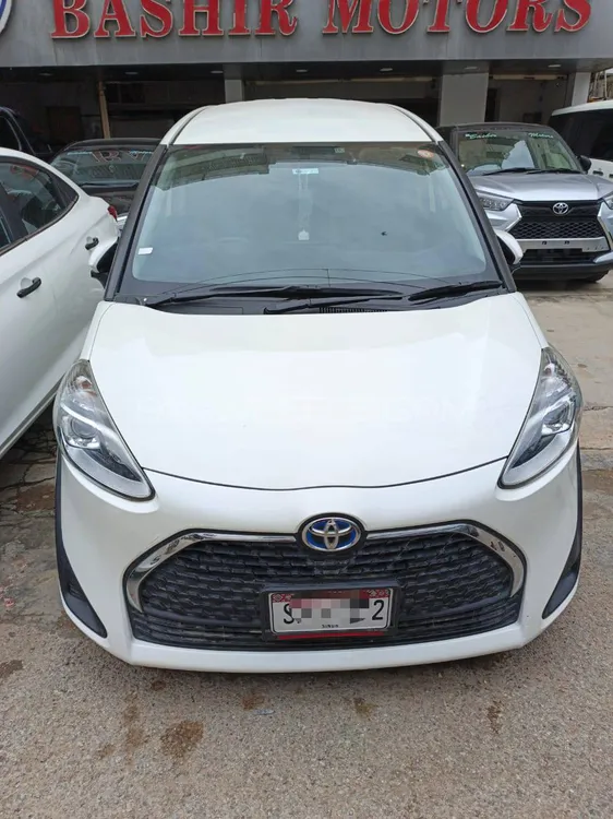 Toyota Sienta 2018 for Sale in Karachi Image-1