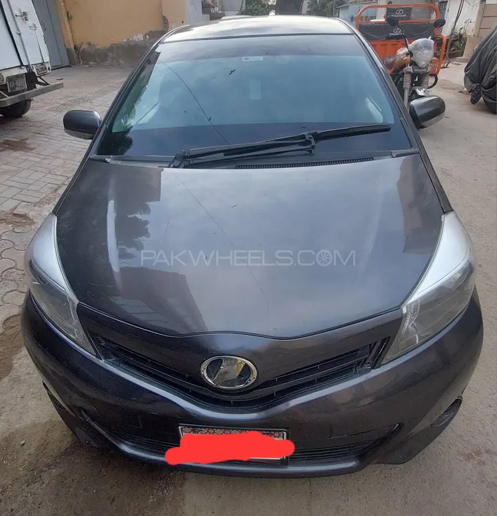 Toyota Vitz 2012 for Sale in Karachi Image-1