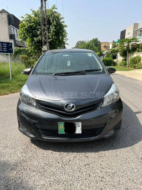 Toyota Vitz 2013 for Sale in Lahore Image-1