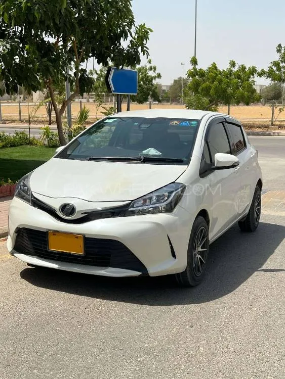 Toyota Vitz 2015 for Sale in Karachi Image-1