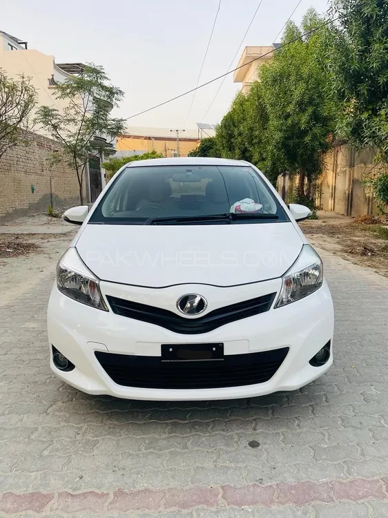 Toyota Vitz 2013 for Sale in Bahawalpur Image-1